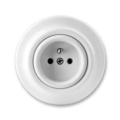zásuvka DECENTO jednonásobná s ochranným kolíkem, s clonkami (typ 6619); bílá / bílá (porcelán) 6619K-C06357
